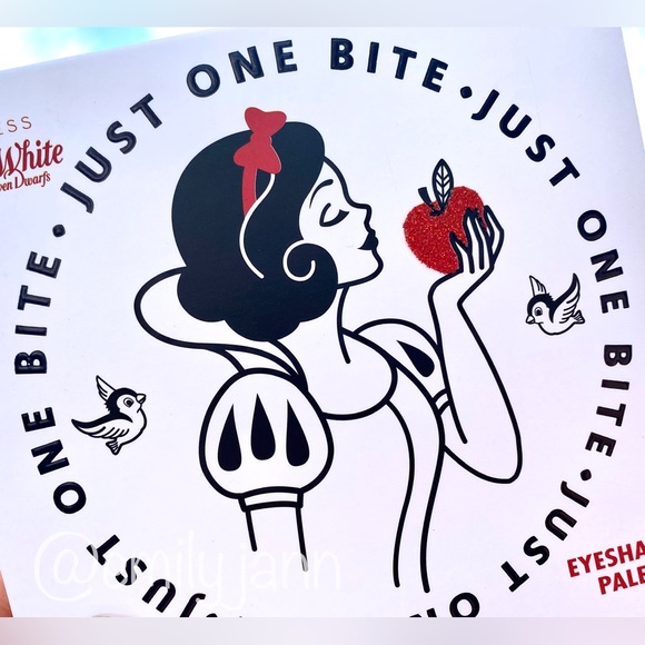 Snow White🍎Eyeshadow Palette - Picture 3 of 11